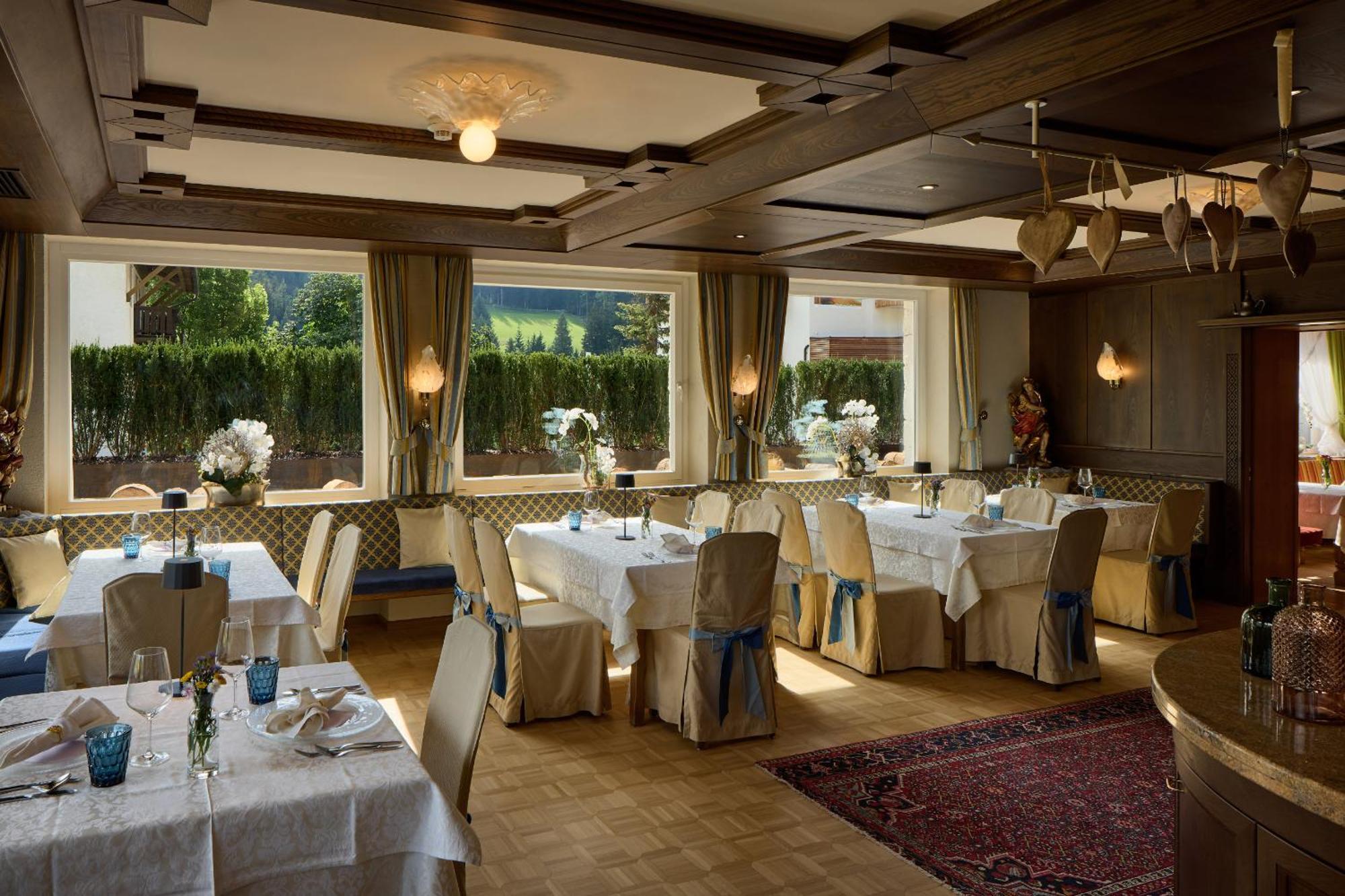 Dolomites Wellness Hotel Savoy La Villa  Exteriör bild