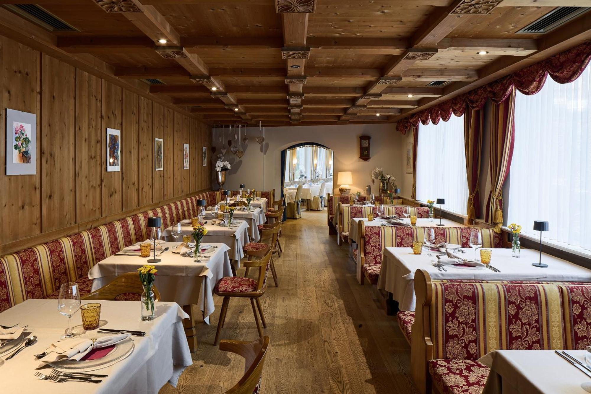 Dolomites Wellness Hotel Savoy La Villa  Exteriör bild